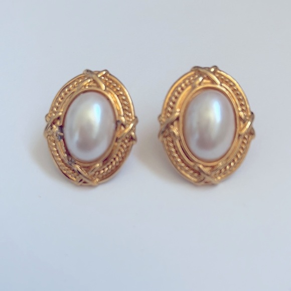 Vintage Pearl Gold Post Earrings - Picture 1 of 4